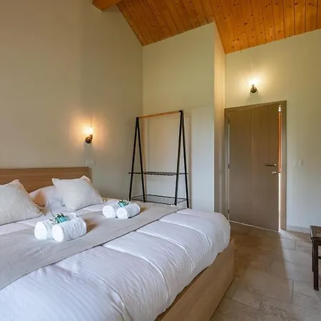 Huswell - Authentic Serene Vacation Hideaway With Pond