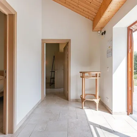 Huswell - Authentic Serene Vacation Hideaway With Pond