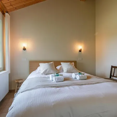 Hébergement de vacances Huswell - Authentic Serene Vacation Hideaway With Pond