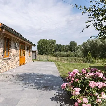 Hébergement de vacances Huswell - Authentic Serene Vacation Hideaway With Pond Harelbeke